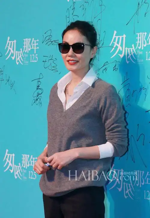 卡莉·克劳斯 (karlie kloss) 佩戴tiffany t珠宝   rain佩戴tiffany