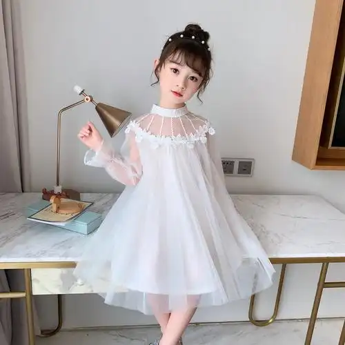 白色连衣裙女童