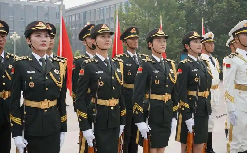 英姿飒爽的中国三军仪仗队