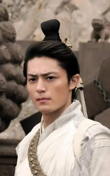 之后霍建华凭借在《花千骨》中与赵丽颖的合作,进一步提升了自身的