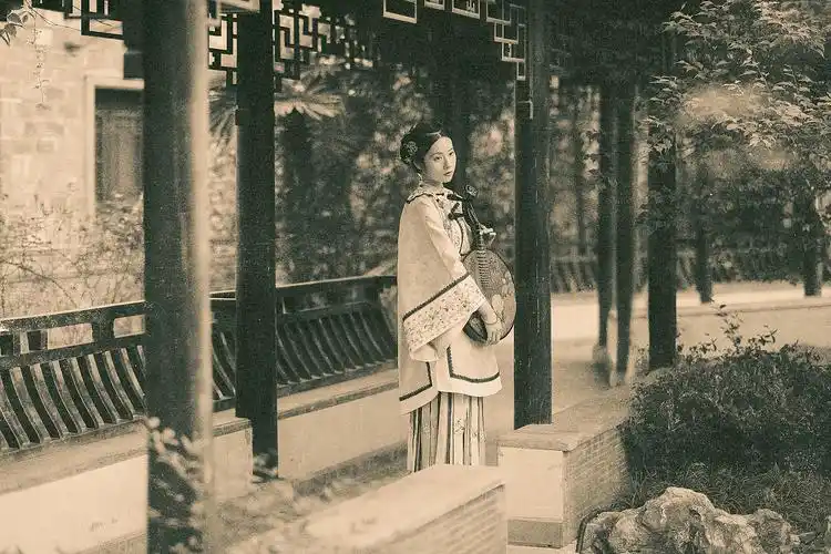 清汉女丨晚晴老照片丨|摄影|人像摄影|十只喵ww