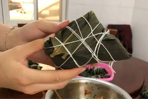 端午传粽情——中国农业发展银行苏州市吴江区支行端午节包粽子活动