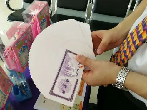 漂亮的扇面点钞法示范