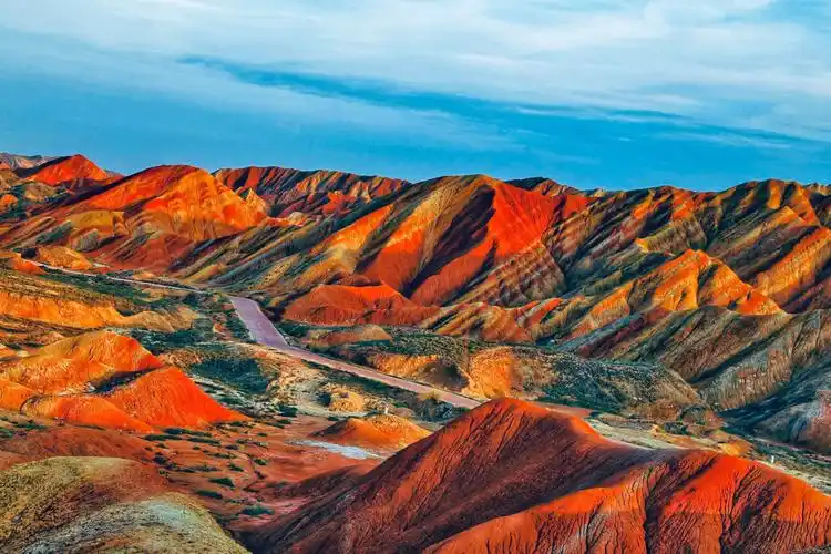 《七彩丹霞》——令人神往流连忘返