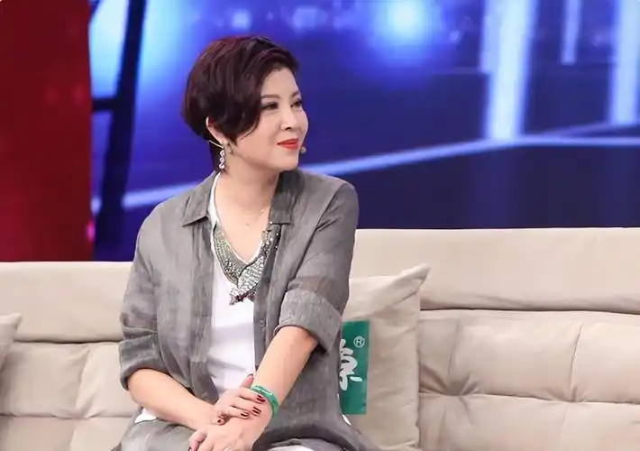 杭天琪个人资料简介:曾经的歌坛天后,二婚嫁小13岁丈夫,46岁高龄生子