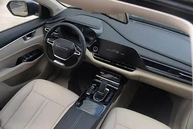 大四座家用车 五菱凯捷预售8.98-11.98万元