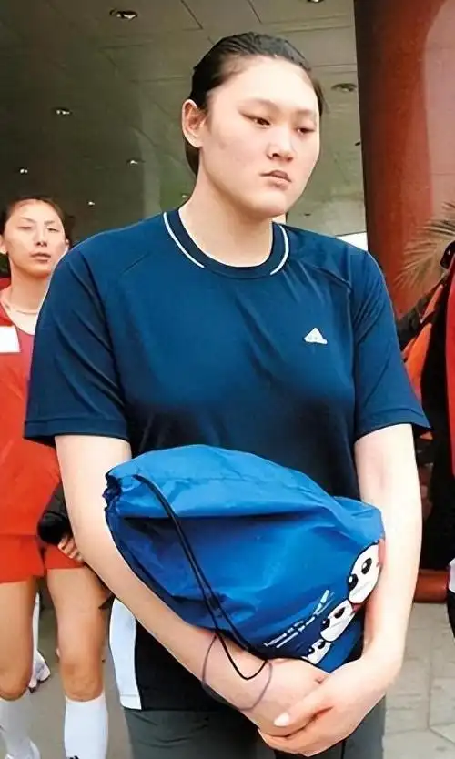 王一梅:从郎平弃用到国外联赛,幸福生活不打烊