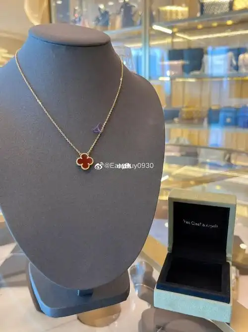 vca梵克雅宝 四叶草红色