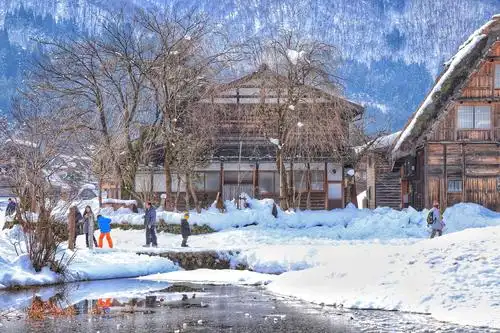美丽的童话村庄-日本五崮山白川乡