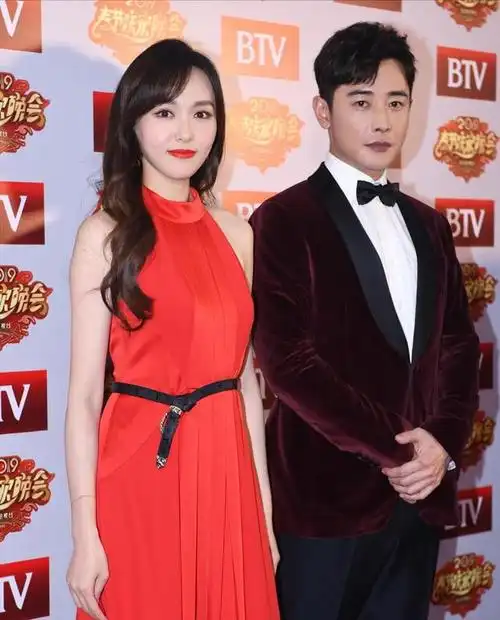 可以从唐嫣的状态来看,她在生产之后变得像一个小公主一样被罗晋宠爱