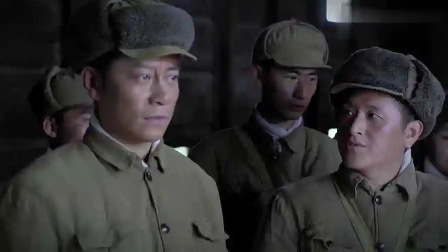 三八线:初生牛犊不怕虎!小护士竟然混上火车,跟着部队去朝鲜!