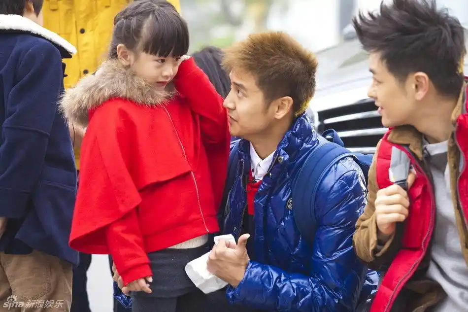 《爸爸》林志颖照顾森碟_高清图集_新浪网