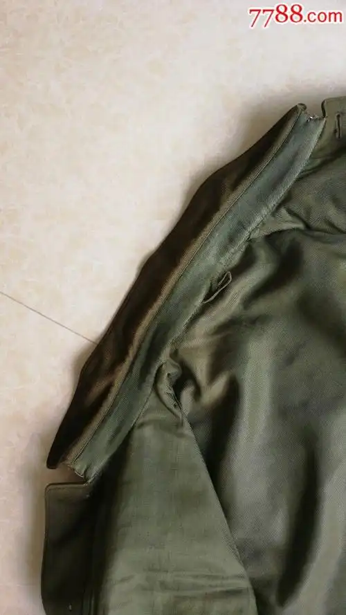 55式马裤呢团以上军服一套,肩拌已拆掉,品见图