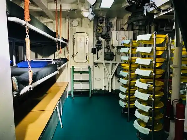 感受中国军魂 全国网媒记者走进南昌舰