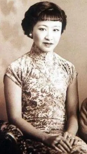 七妹爱新觉罗·韫欢出生于1921年,从小一直生活在醇亲王府,并没有跟随
