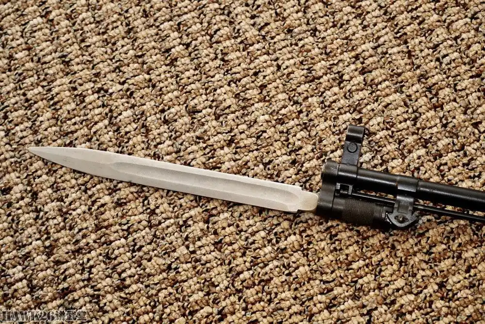 几代中国人的共同记忆 美籍华人展示收藏的苏联西蒙诺夫步枪_刺刀