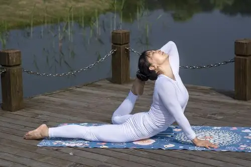瑜伽女子