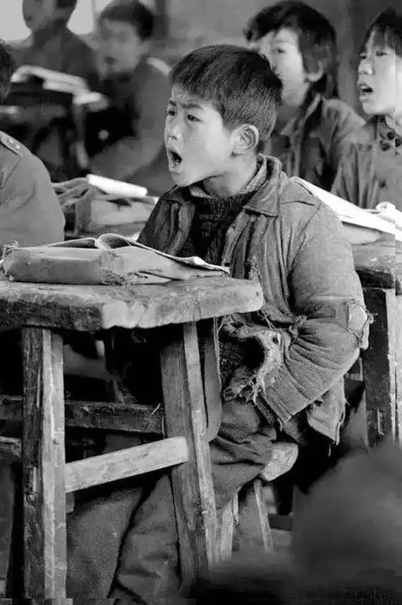 解决贫困山区孩子读书难的方法