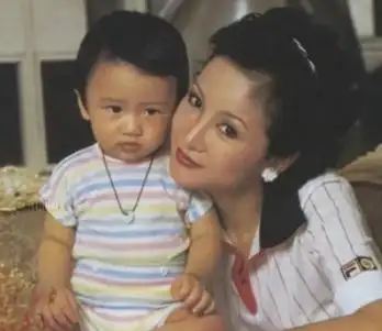 谁懂啊!谢霆锋小时候真的很可爱!