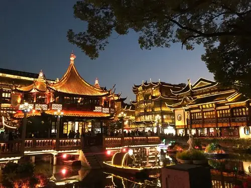 夜色上海醉美城隍庙最炫九曲桥