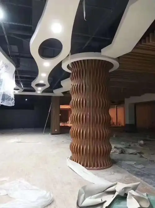 造型包柱铝单板是实现弧形和多层次空间设计的途径.