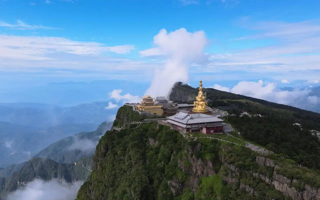 峨眉山金顶航拍