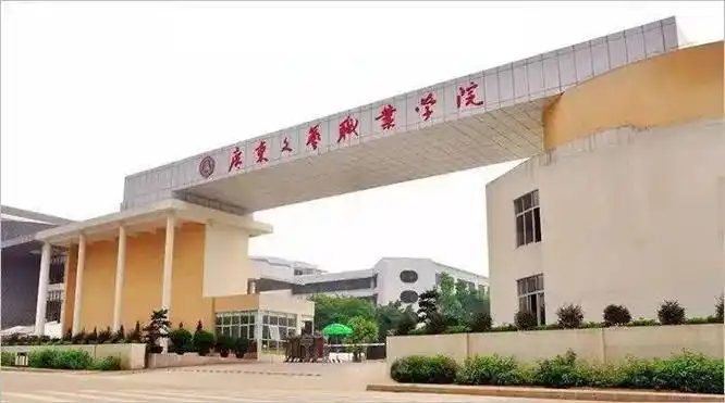 ▼广东文艺职业学院大门这个电话是学院影视戏剧系主任林奋打来的