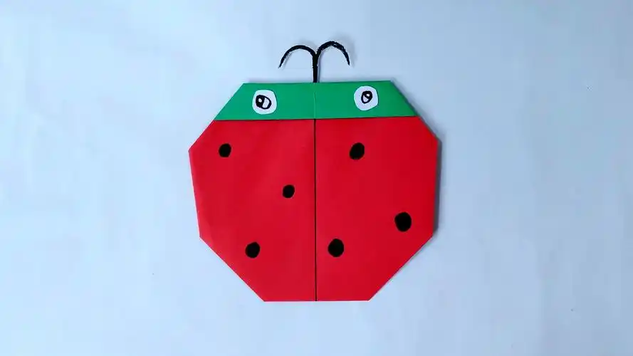 分享折纸七星瓢虫,小朋友很喜欢的折纸玩具#手工折纸#瓢虫折纸