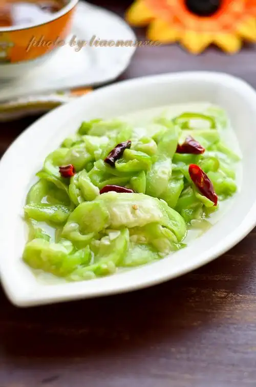 小炒丝瓜来份清新的素菜