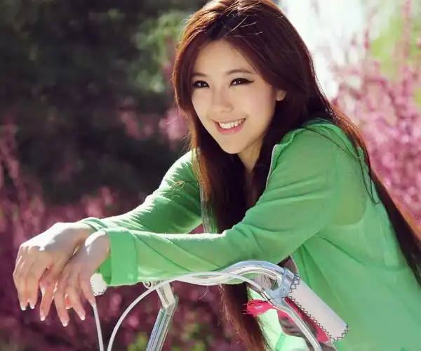 《青春失乐园》,这部网络剧当时让女主角赵奕欢一夜之间走红成为了