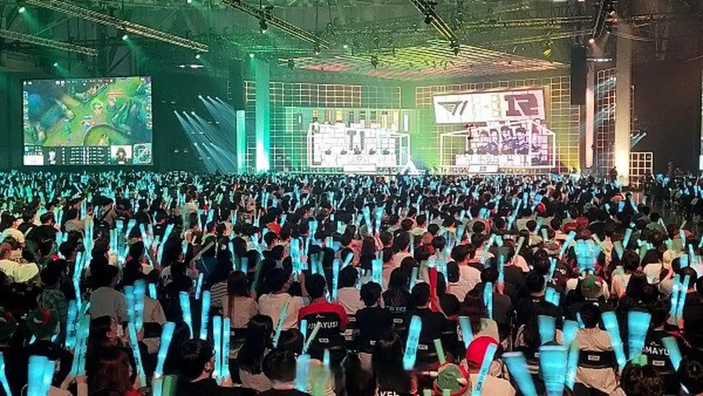 近日,rng战队老板姚金成(白星)被杭州市钱塘区人民法院冻结持有股权