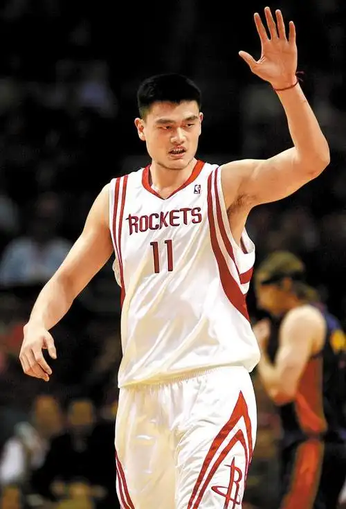 姚明将入nba名人堂 nba生涯场均19分9篮板2盖帽