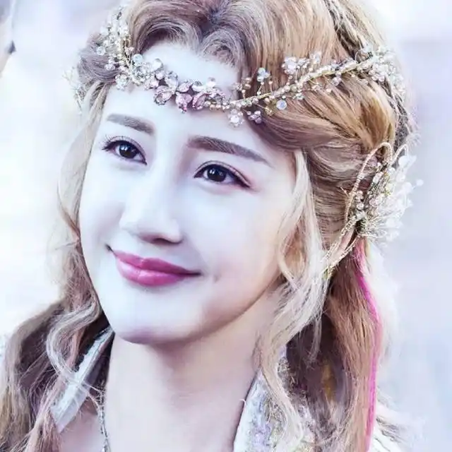 《医馆笑传》中姜妍饰演的柳若馨,这一头红发也是个性十足啊