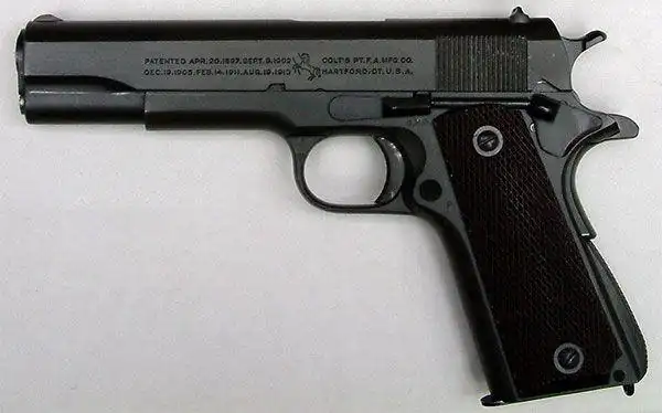 柯尔特m1911a1m9 beretta规格:重量:2.56磅(满弹) ,长度:8.