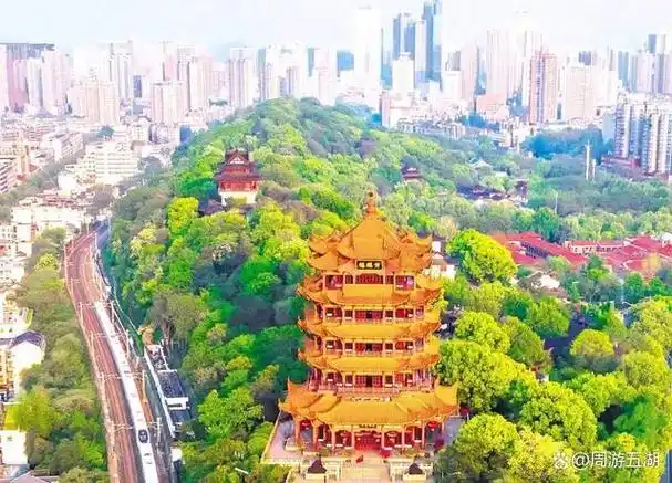 湖北常住人口最多的城市,超过1300万,比宜昌,襄阳的总和还多