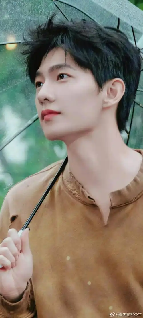 拜托就是说这跟清爽男大有什么区别太有偶像剧的氛围感了杨洋超话