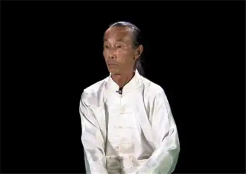 他是缩骨功唯一传人,功力已达登峰造极之境,3台摄像机下不露破绽