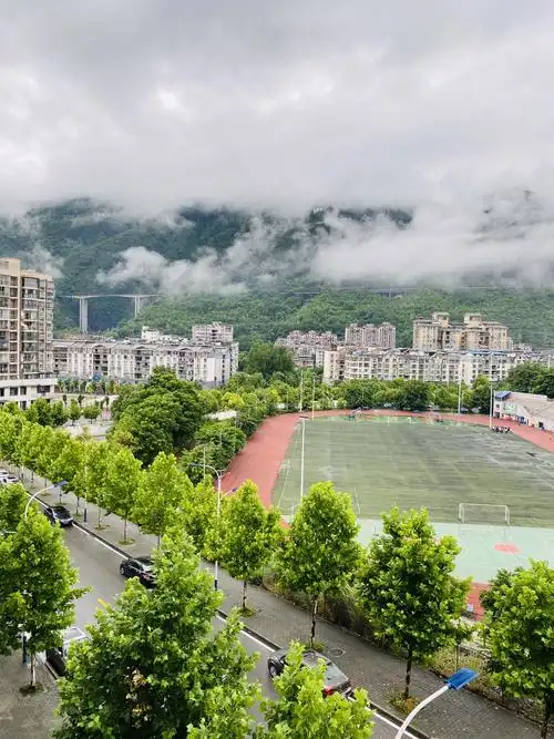 雨后的白马中学,祖国的花朵在里面茁壮成长~ - 好摄一族 - 巫溪网