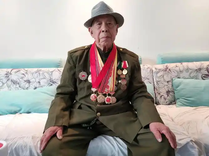 94岁老兵回忆抗美援朝:我们用高粱米俘虏一车美国兵