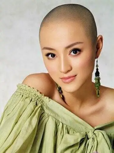 美不美剪个光头试试 女星光头造型盘点