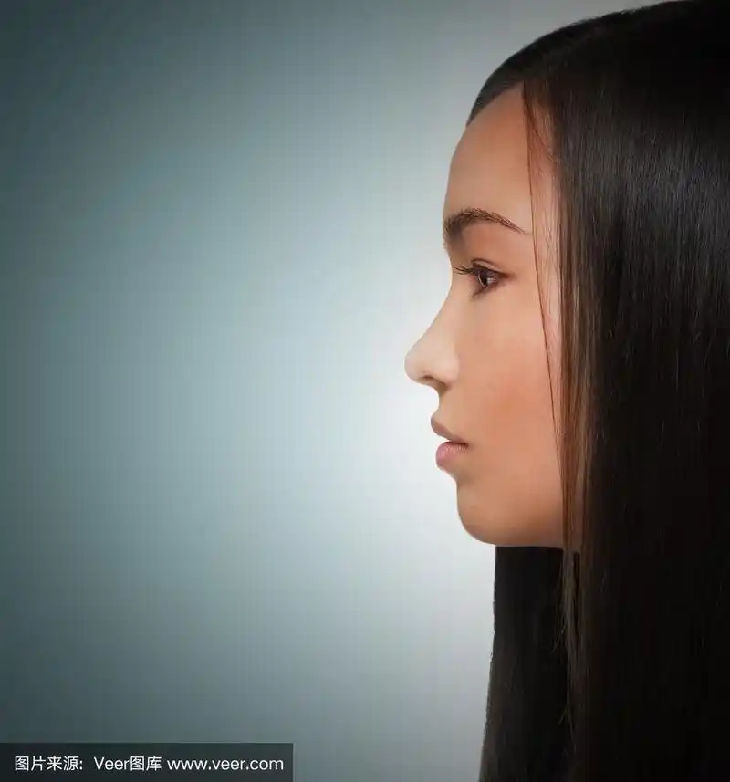 长头发女人的肖像,侧视图