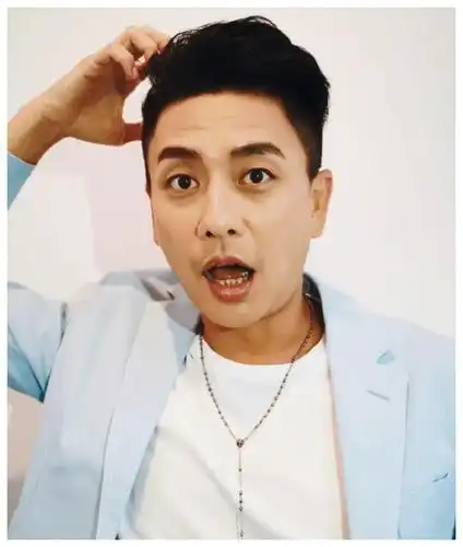 黄宗泽还算是男神近照公开头发好稀疏最少显老十岁