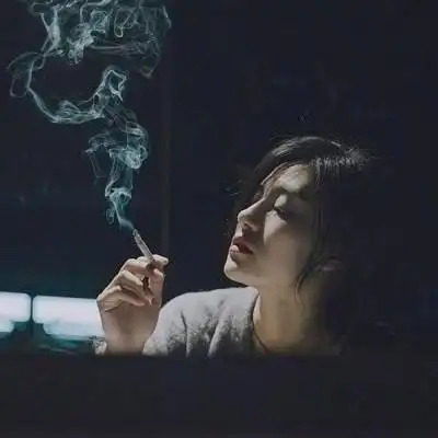 女生黑暗丧风格抽烟头像