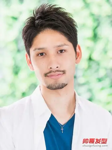 男生三七分短发发型 男人偏分发型图片(5)