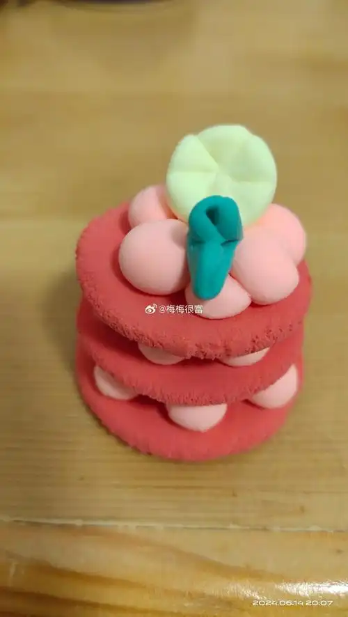 超轻粘土:蛋糕98    绿色章鱼99     甜甜圈93手工超话#超轻