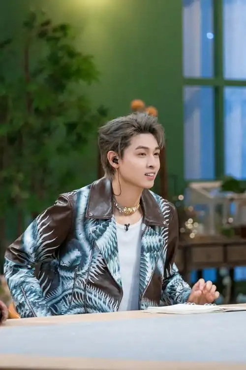 秦霄贤超话本周能连续两天看帅气观察员@秦霄贤继续解锁舞蹈#秦霄贤