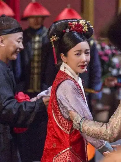 《如懿传》悲苦的莲心:从出嫁那晚起,她的心就已经寒了,死了