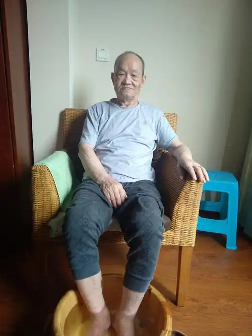 611/613/615 7楼老人生活照 6.29