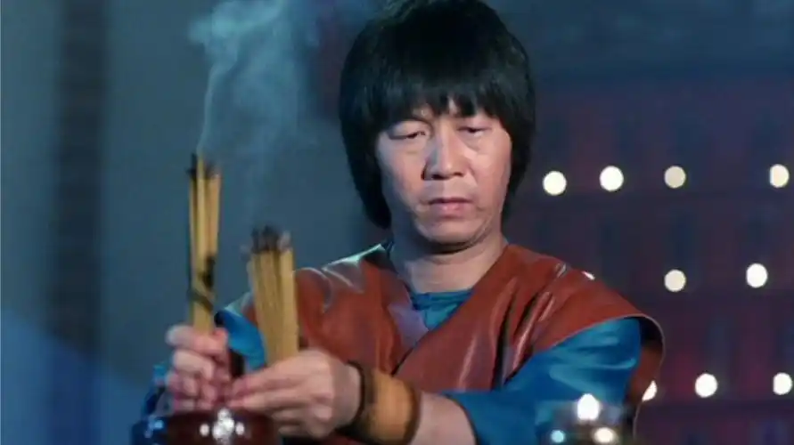 id="10516195">寰亚 /a>影视发行(香港)有限公司发行的一部灵幻僵尸片