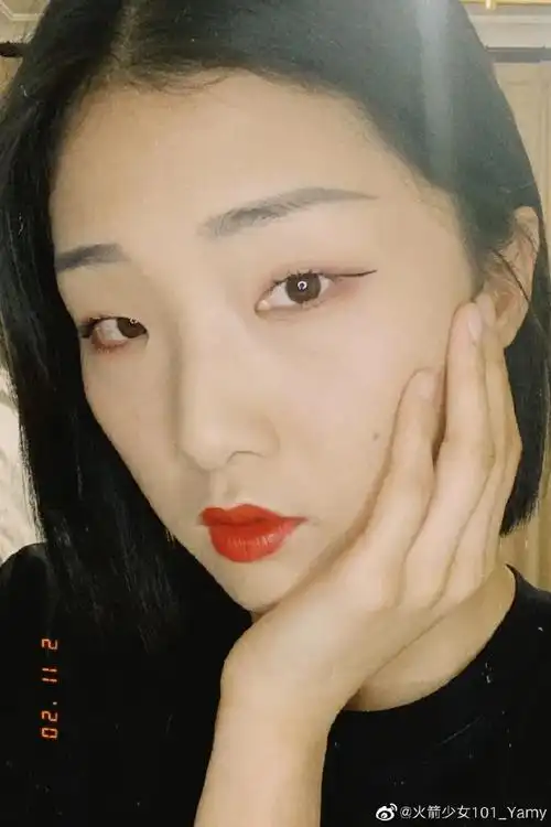 单眼皮小眼睛的女生拍照也可以很好看